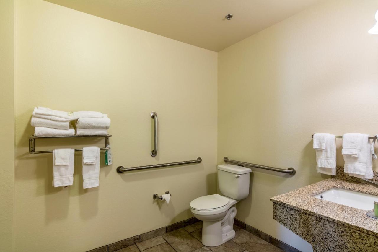 Cobblestone Inn & Suites - Barron Bagian luar foto