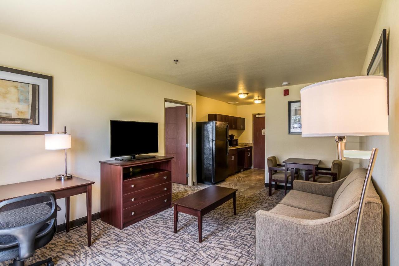 Cobblestone Inn & Suites - Barron Bagian luar foto