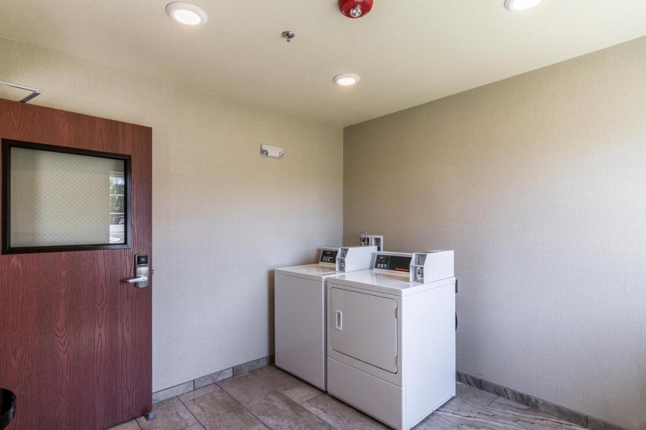Cobblestone Inn & Suites - Barron Bagian luar foto