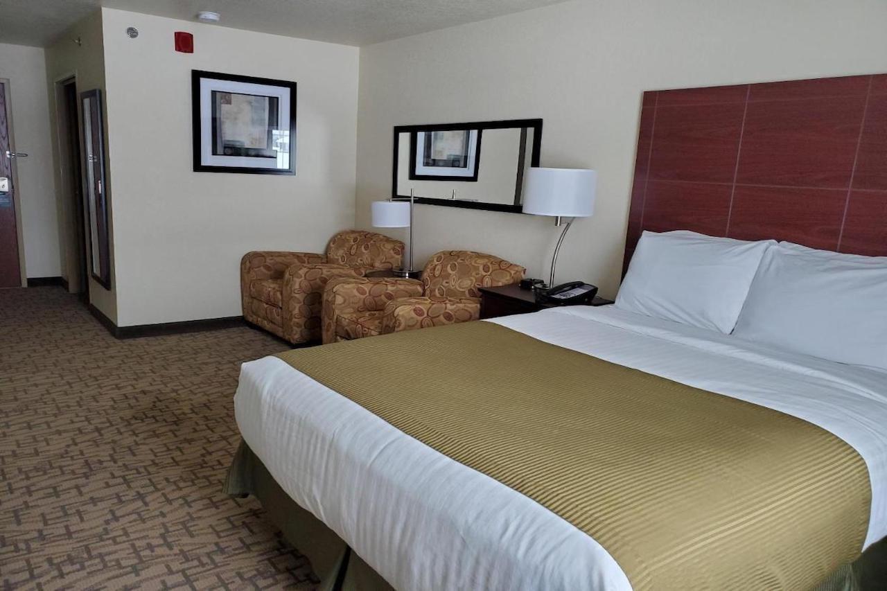 Cobblestone Inn & Suites - Barron Bagian luar foto