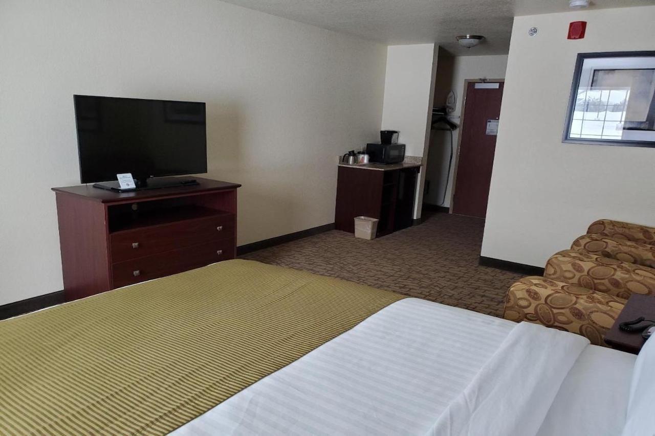 Cobblestone Inn & Suites - Barron Bagian luar foto