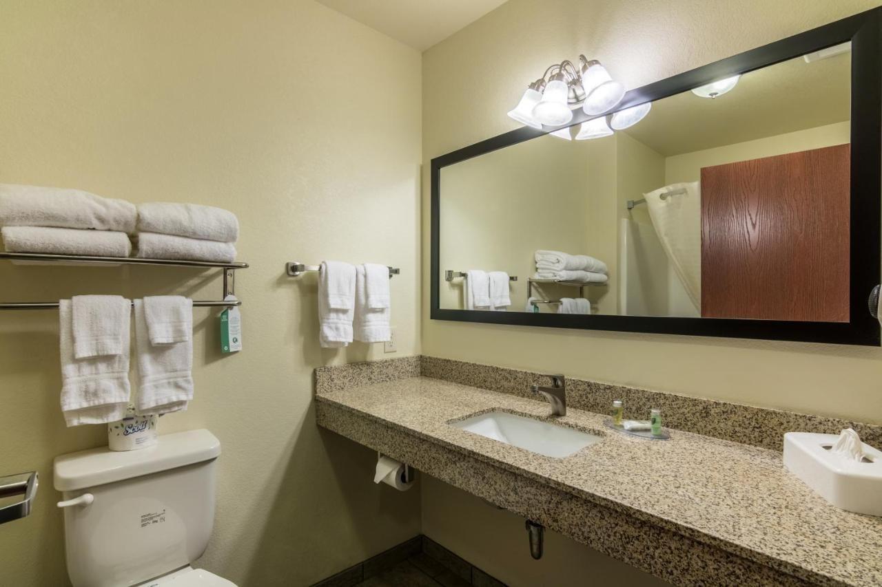 Cobblestone Inn & Suites - Barron Bagian luar foto